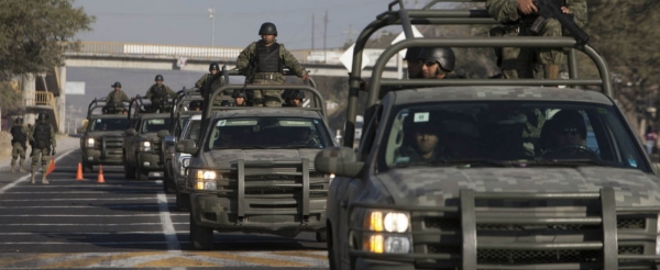 Enfrentamientos de manifestantes contra militares en Iguala 2015